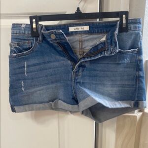 Classic Blue Jean Cut-Off Shorts with Distressed Hem